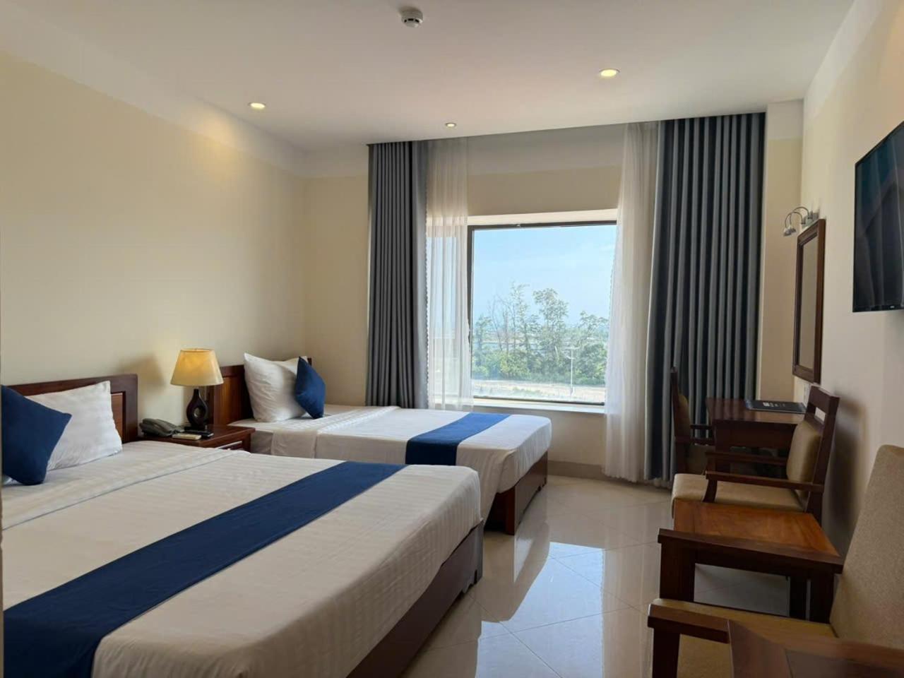 Navy Hotel Кам Ран Екстериор снимка